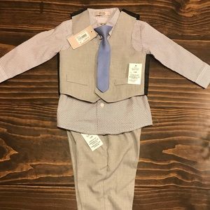 $20 - NEW - Kenneth Cole Reaction Suit - Size 12M